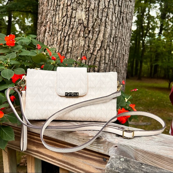 Jessica Simpson Handbags - Jessica Simpson Ivory Crossbody/wristlet, Gold Hardware, multiple compartments